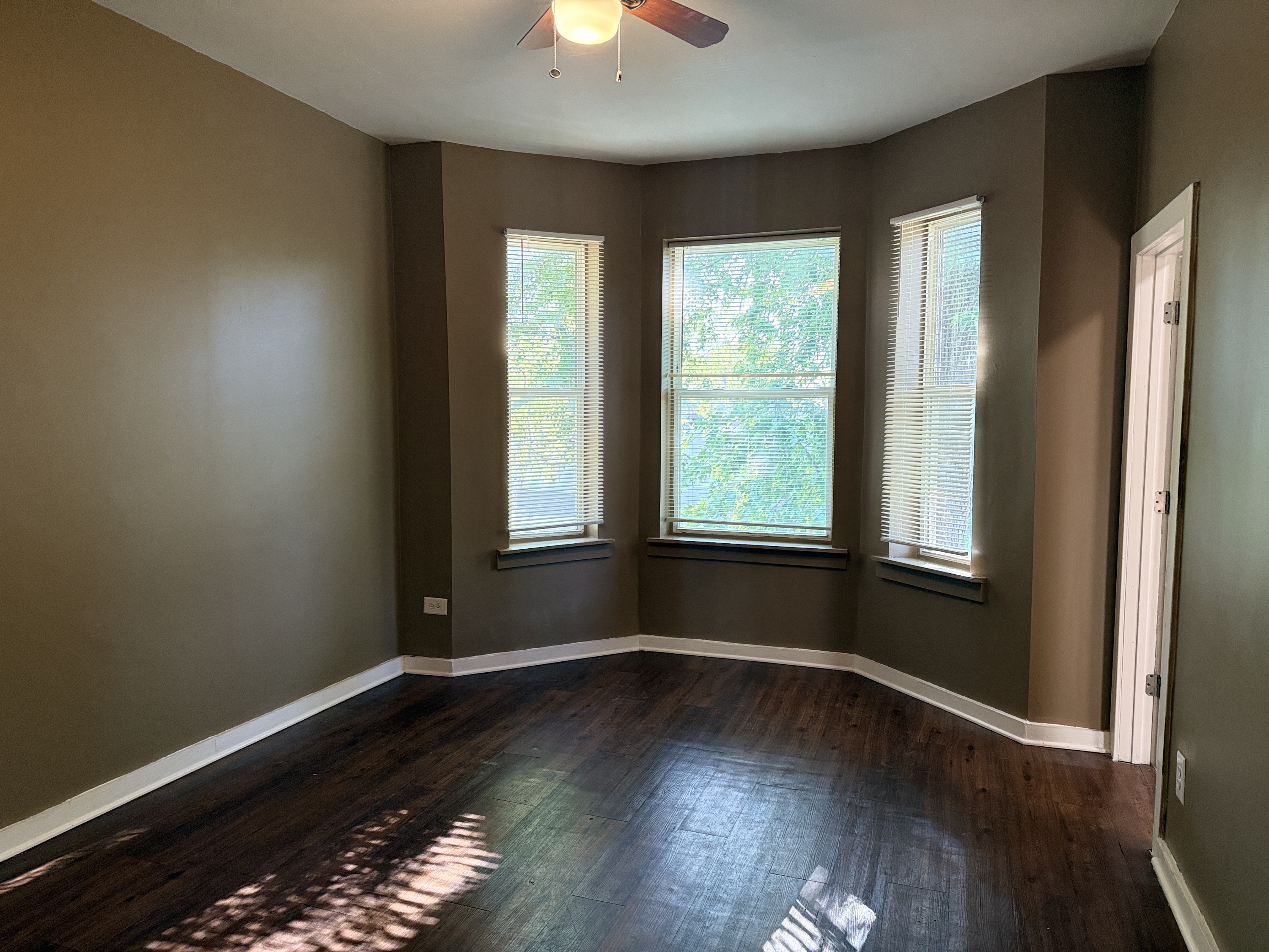 8833 South Exchange Avenue - 3F