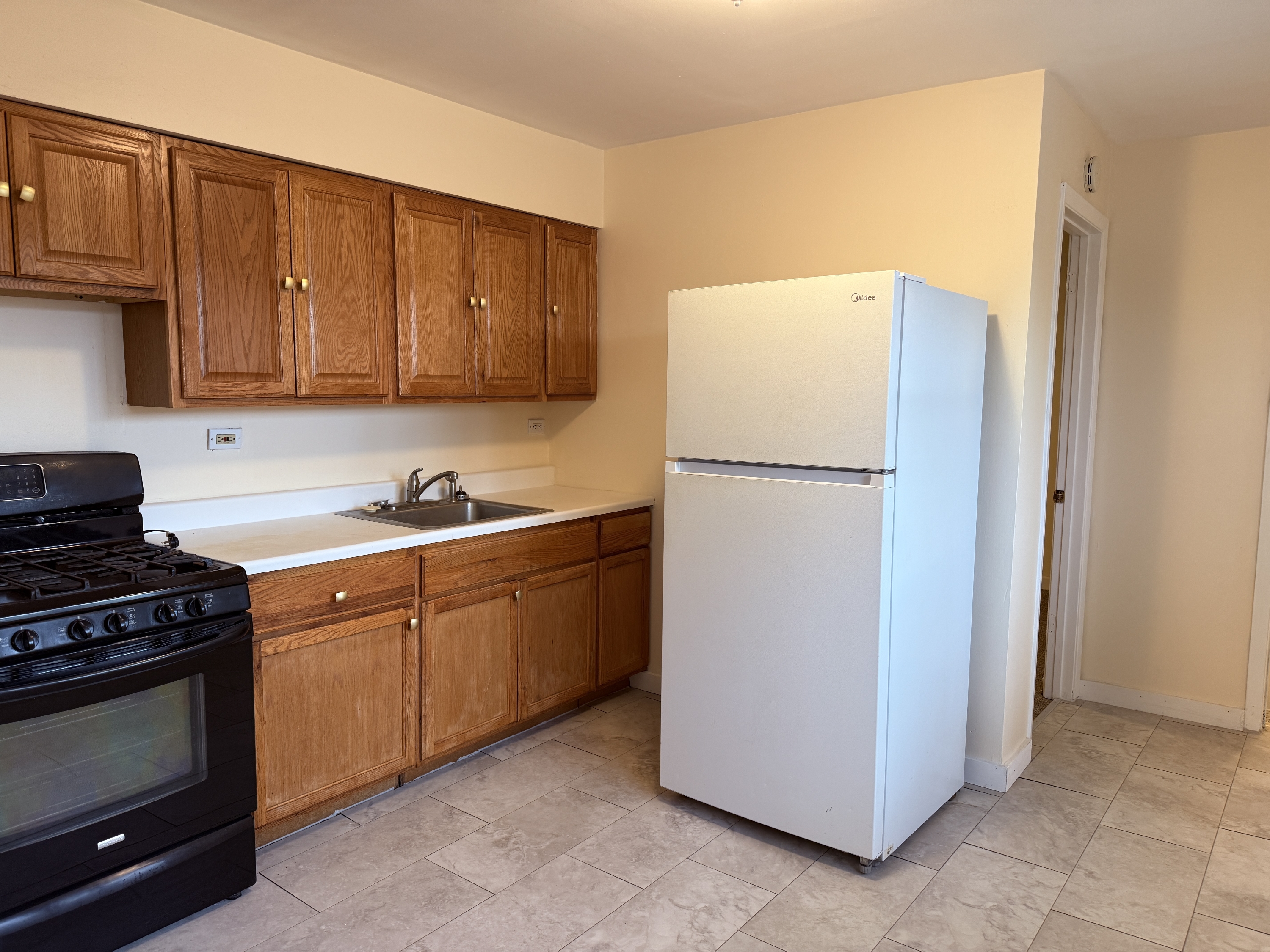 8909 South Cottage Grove Avenue - 3R